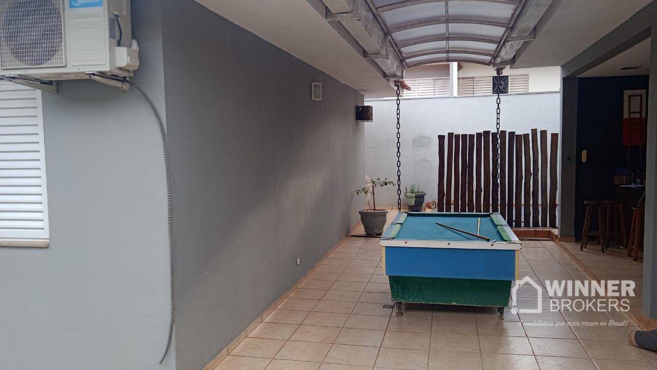 Casa à venda com 3 quartos, 220m² - Foto 3