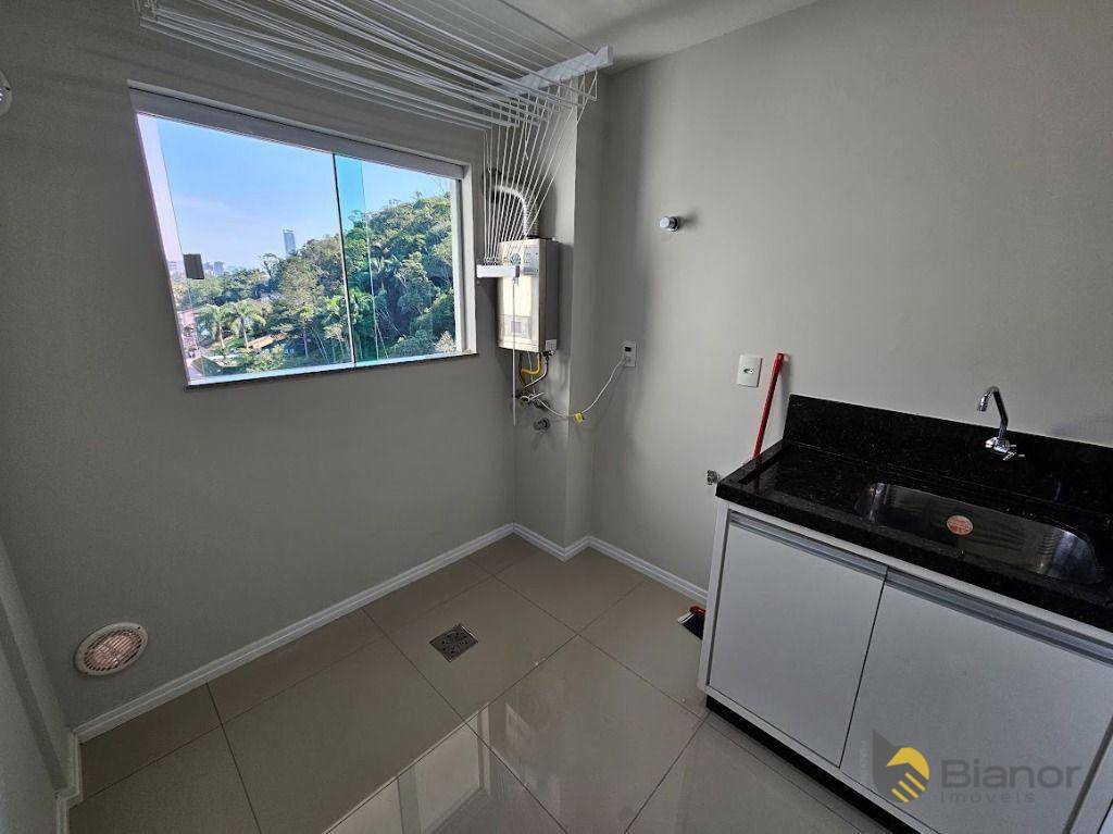 Apartamento para alugar com 3 quartos, 90m² - Foto 12