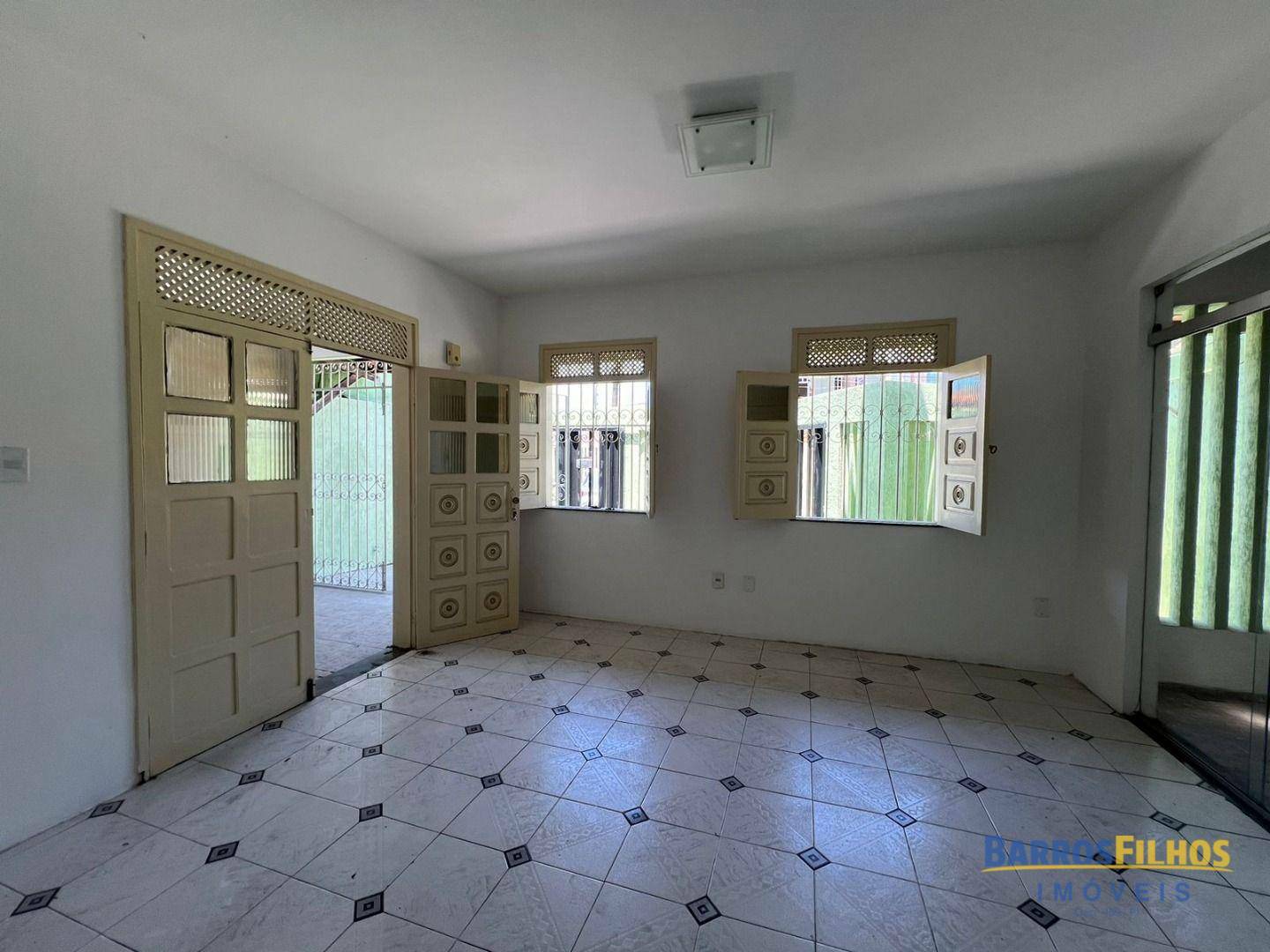 Casa à venda com 4 quartos, 162m² - Foto 5