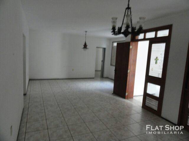 Casa à venda com 5 quartos, 350m² - Foto 4