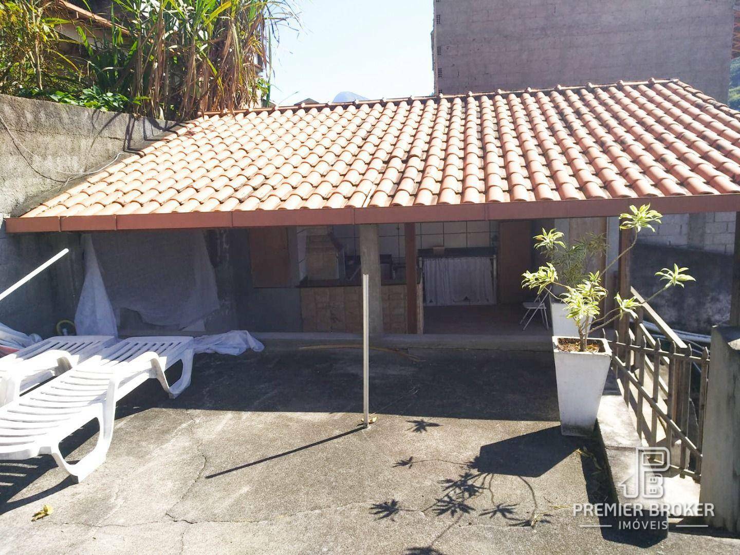 Casa à venda com 6 quartos, 250m² - Foto 16