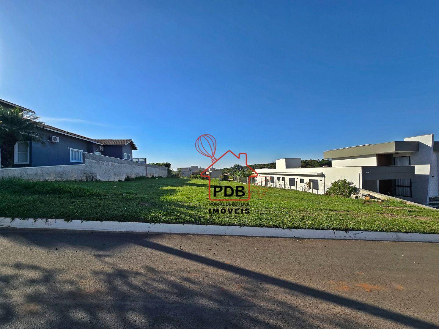 Loteamento e Condomínio, 1000 m² - Foto 1