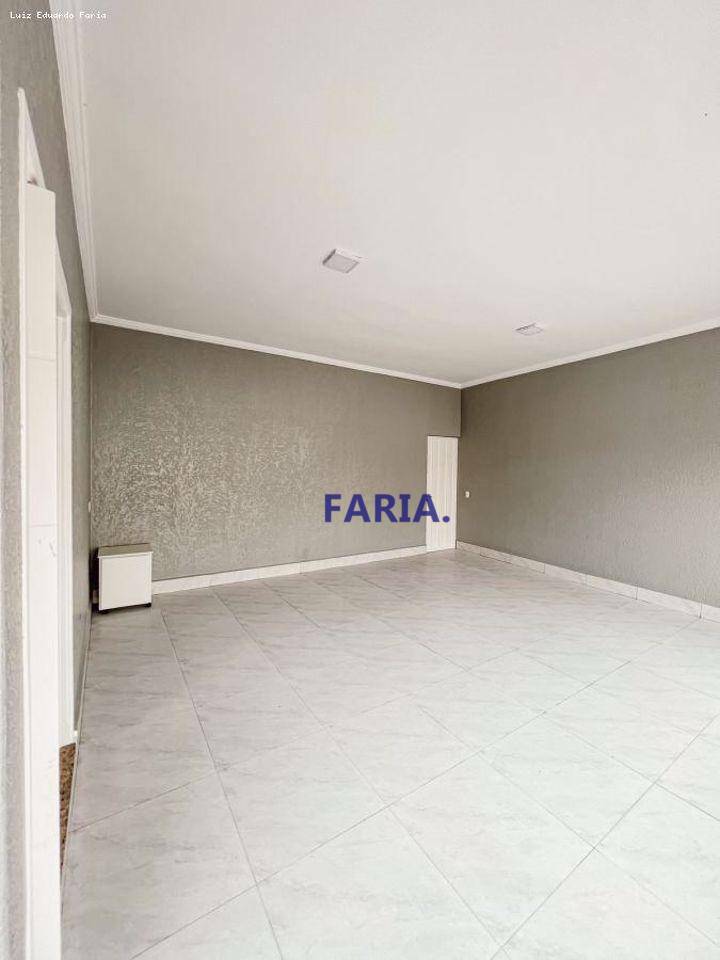 Casa à venda com 3 quartos, 260m² - Foto 3