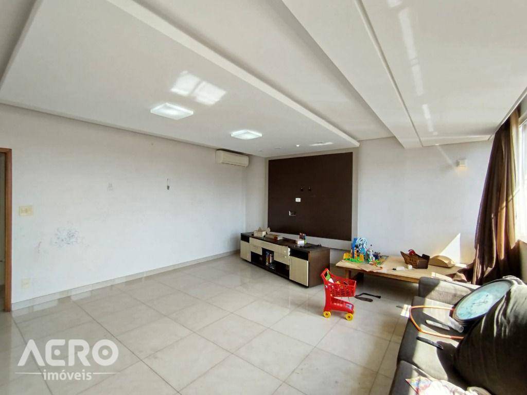 Casa, 3 quartos, 276 m² - Foto 2