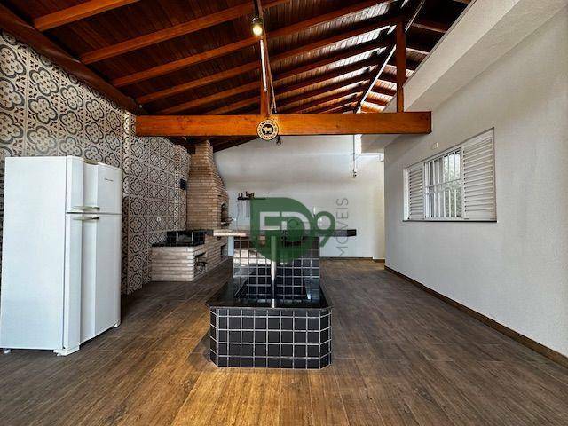 Casa à venda com 3 quartos, 212m² - Foto 8