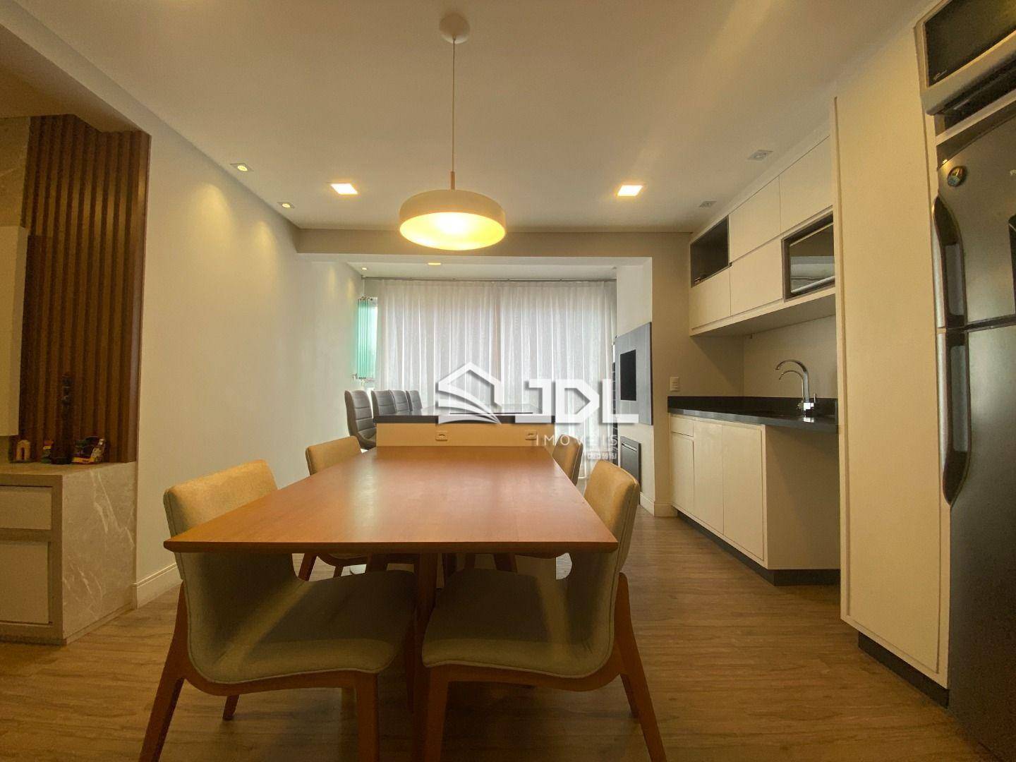 Apartamento à venda com 2 quartos, 75m² - Foto 2