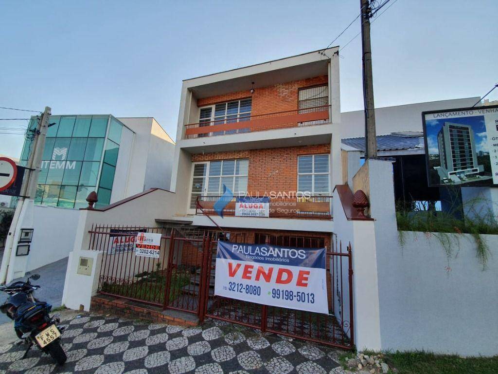 Casa à venda com 3 quartos, 290m² - Foto 1