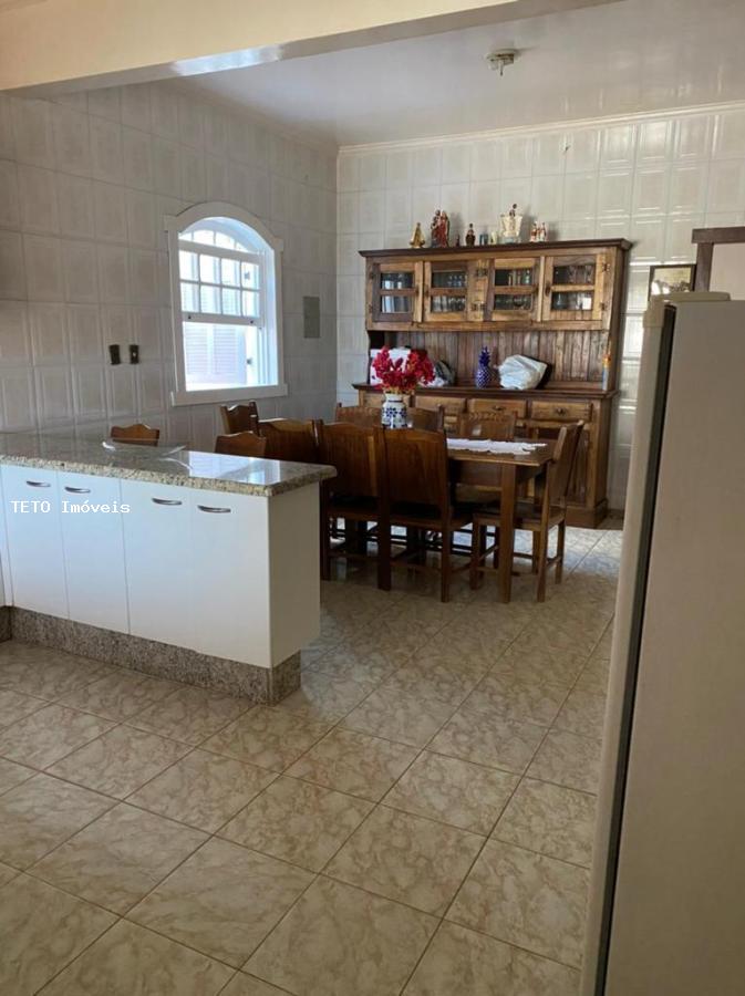 Casa à venda com 3 quartos, 300m² - Foto 18