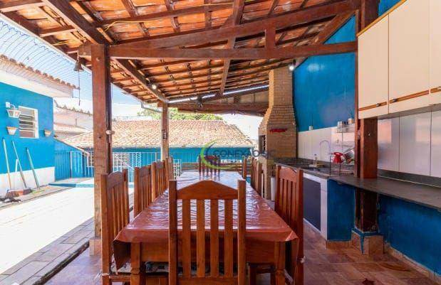Casa à venda com 3 quartos, 450m² - Foto 1