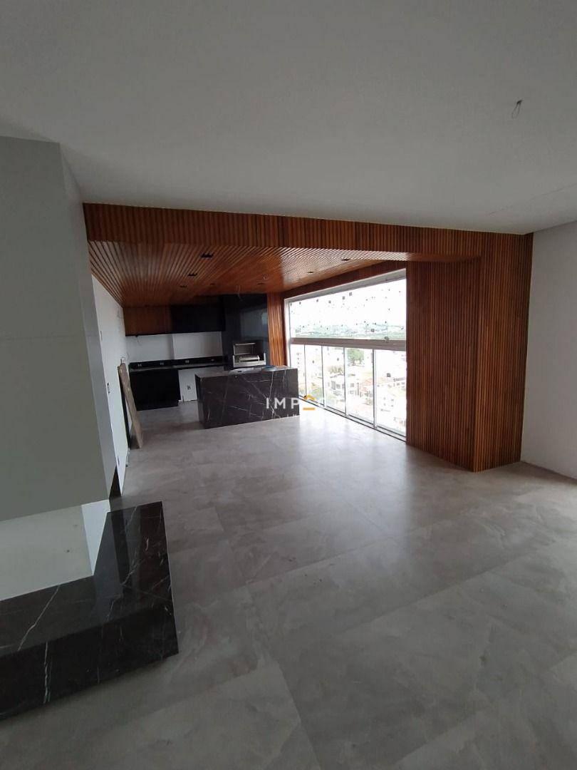 Apartamento à venda com 4 quartos, 250m² - Foto 2