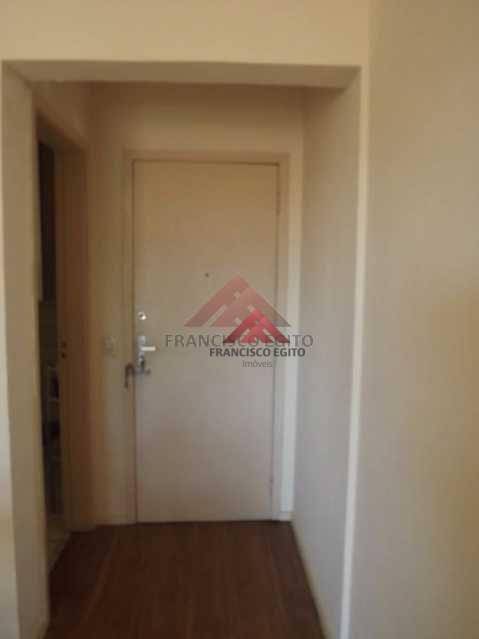 Apartamento à venda com 2 quartos, 70m² - Foto 3