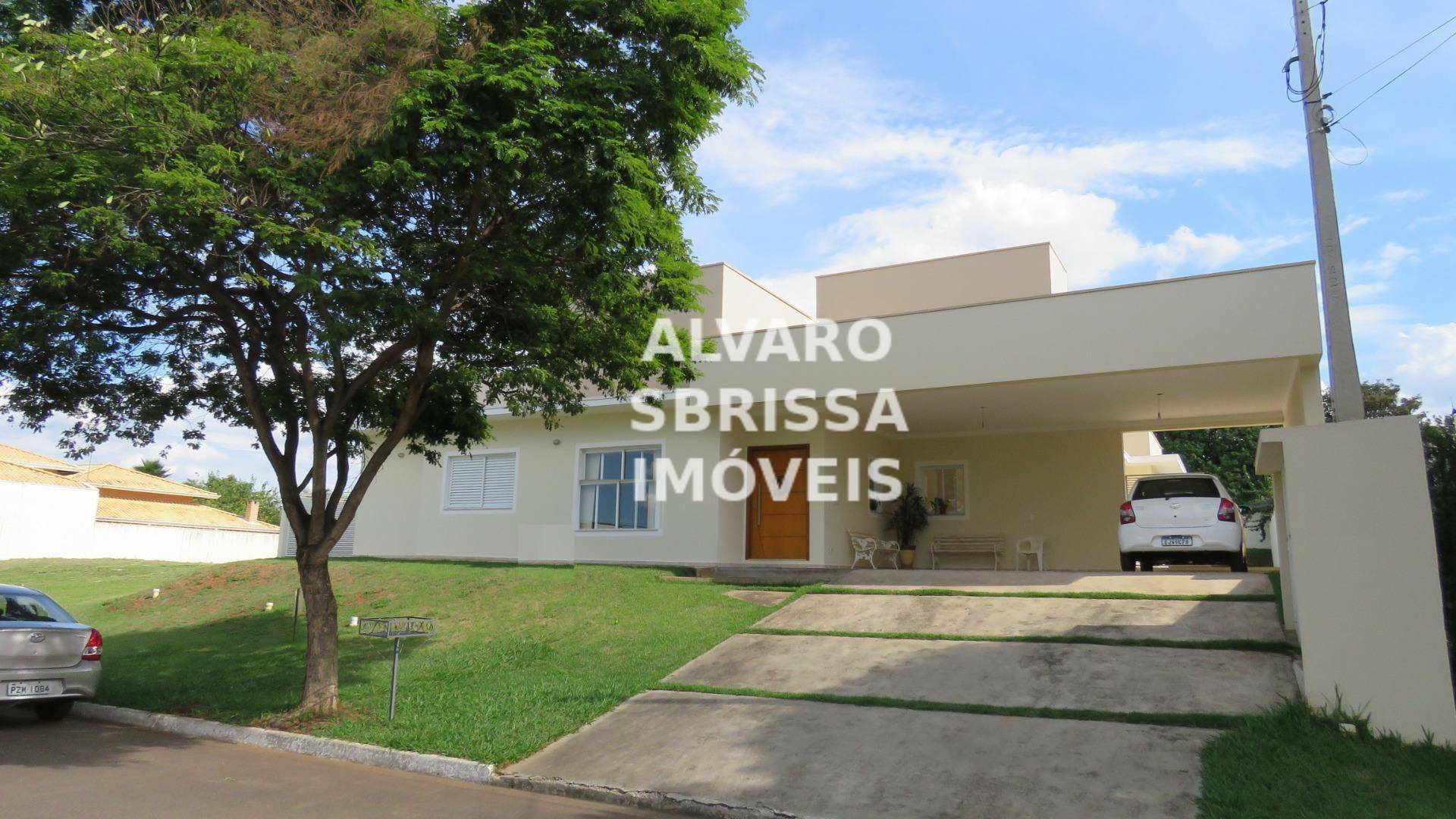 Casa de Condomínio à venda com 3 quartos, 250m² - Foto 2