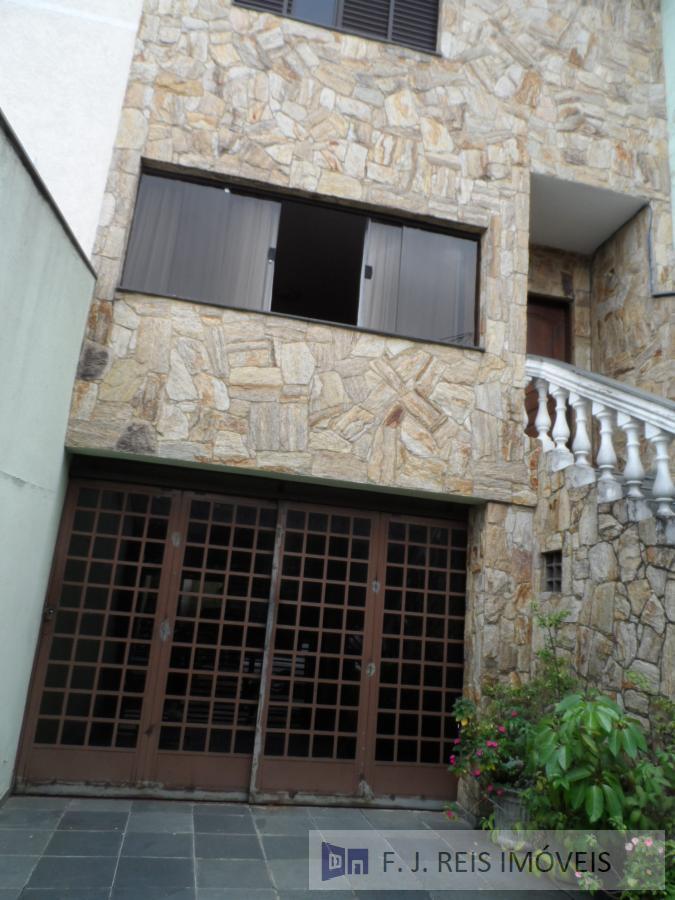 Sobrado à venda com 3 quartos, 250m² - Foto 1