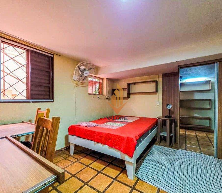 Casa à venda com 11 quartos, 324m² - Foto 15