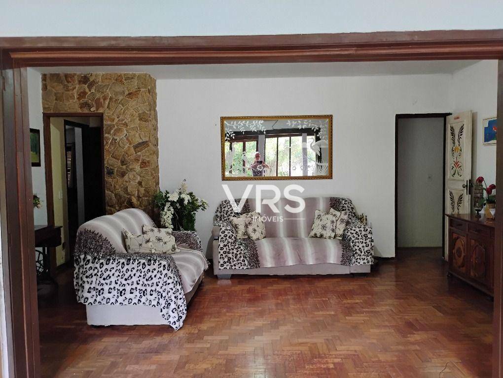 Casa à venda com 7 quartos, 224m² - Foto 16