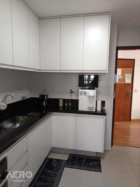 Apartamento à venda com 3 quartos, 88m² - Foto 1