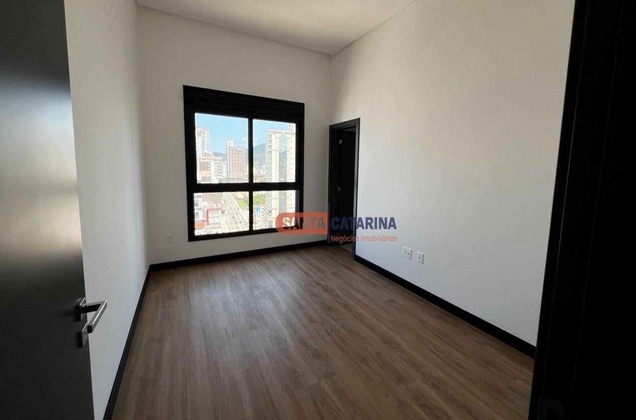 Apartamento à venda com 4 quartos, 188m² - Foto 10