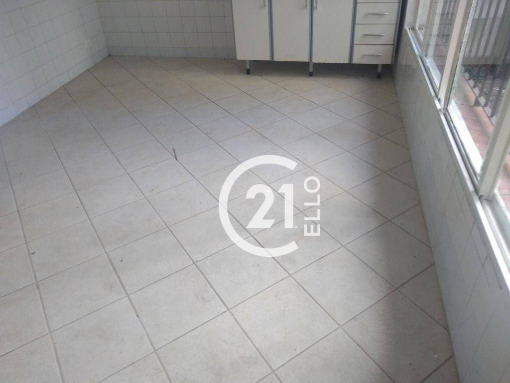 Casa para alugar com 2 quartos, 120m² - Foto 4