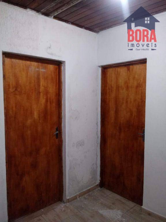 Casa à venda com 8 quartos, 200m² - Foto 25