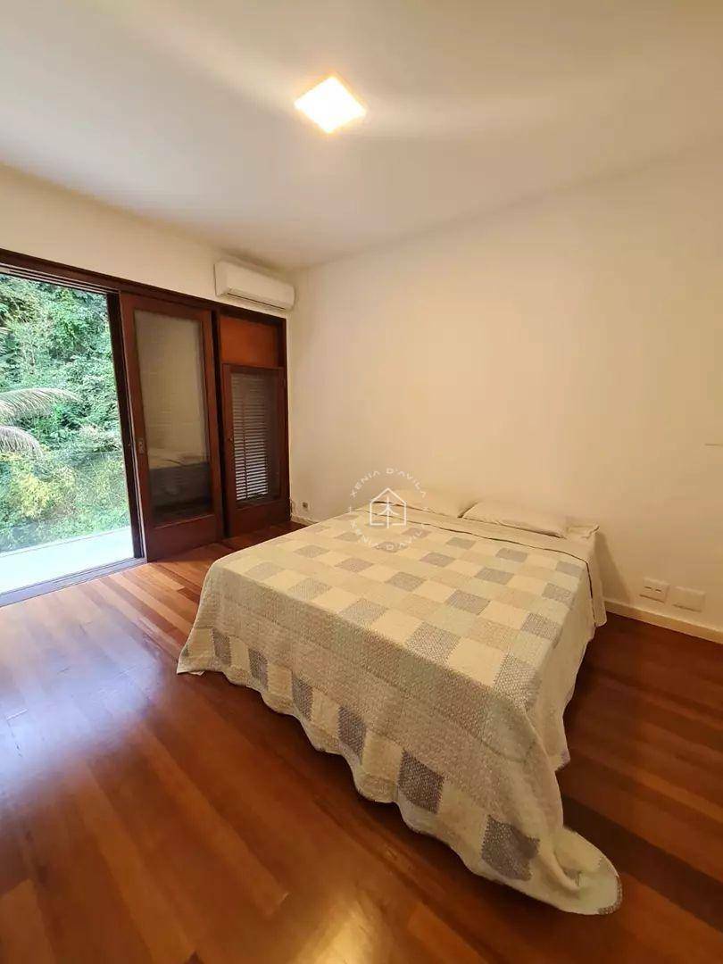 Casa de Condomínio à venda com 4 quartos, 480m² - Foto 2