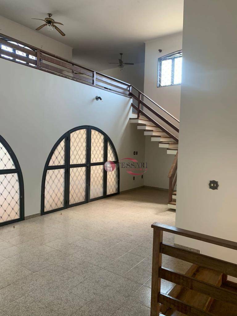 Casa à venda com 3 quartos, 242m² - Foto 5