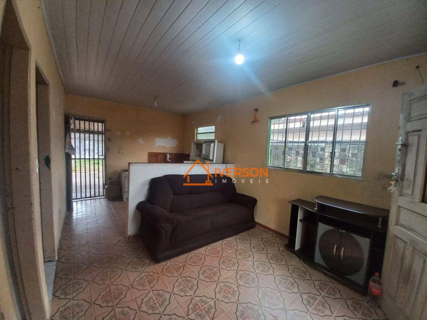 Casa à venda com 2 quartos, 60m² - Foto 2