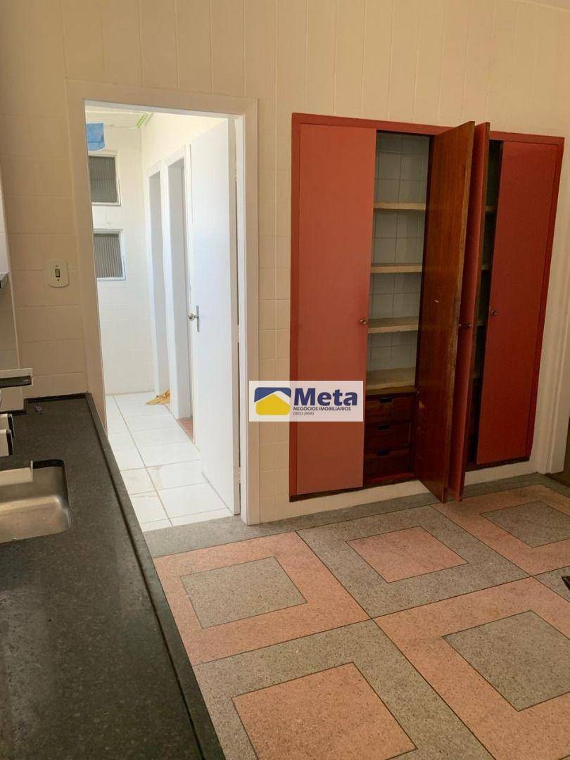 Apartamento à venda com 3 quartos, 121m² - Foto 4