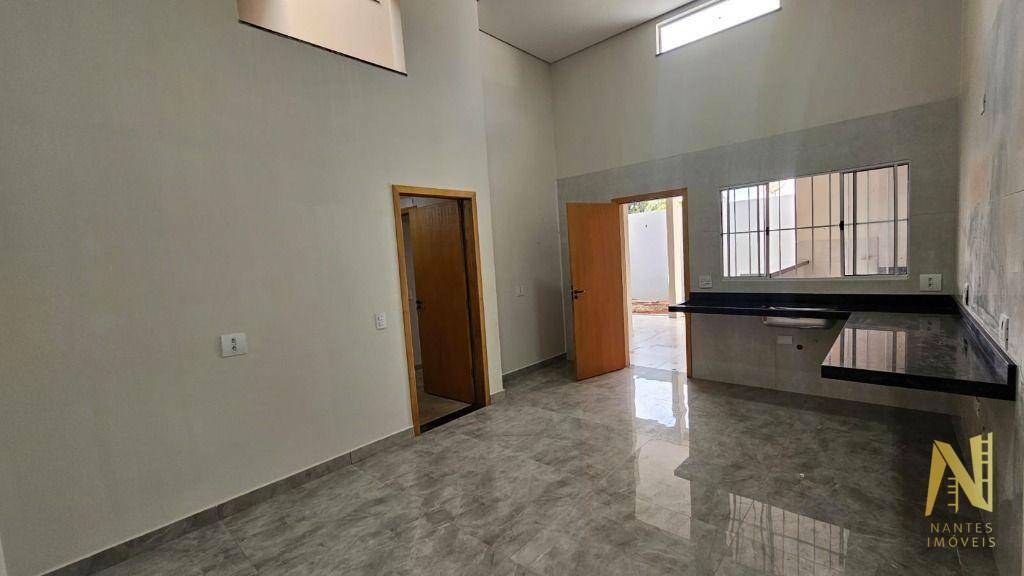 Casa à venda com 4 quartos, 118m² - Foto 1