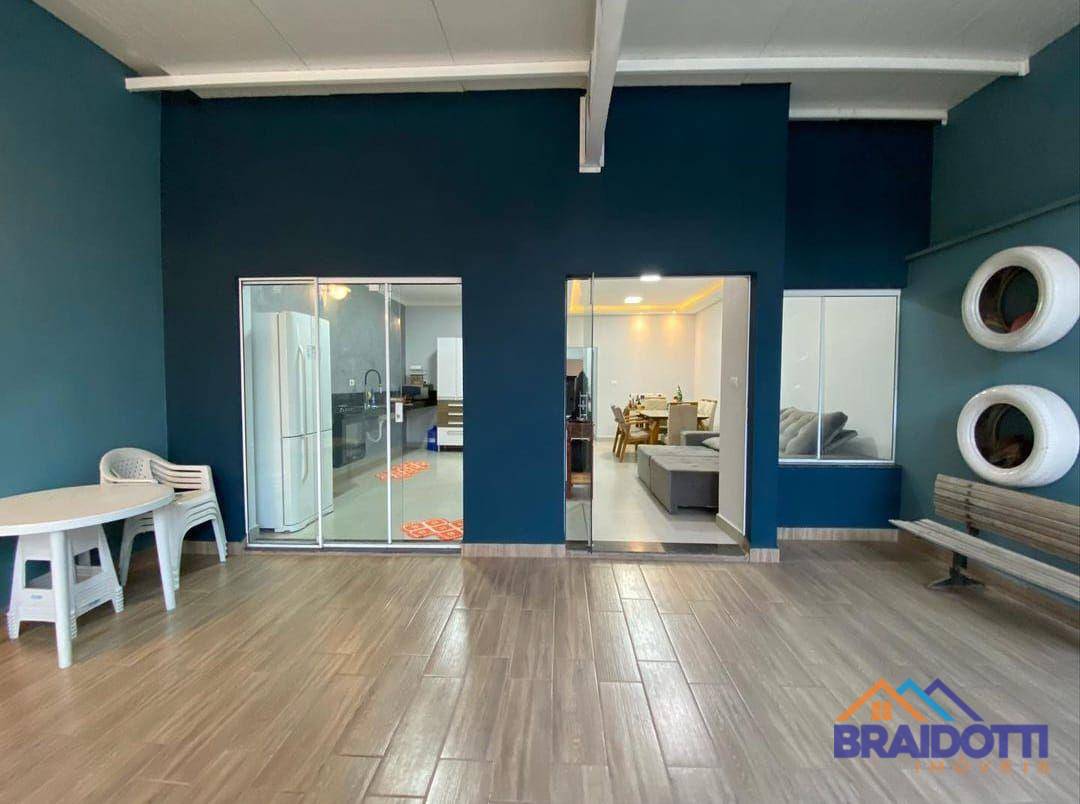 Casa à venda com 2 quartos, 80m² - Foto 1