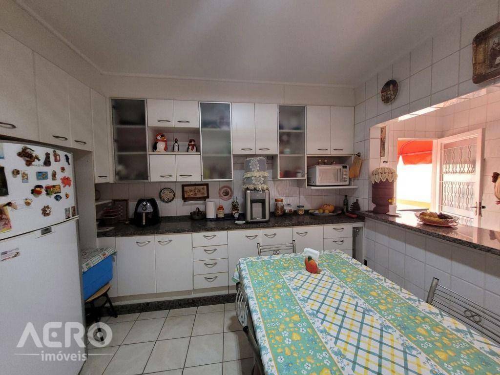 Casa à venda com 4 quartos, 190m² - Foto 22