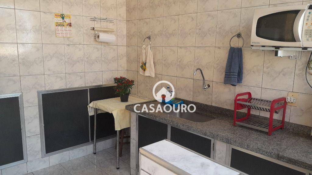 Casa à venda com 3 quartos, 200m² - Foto 25