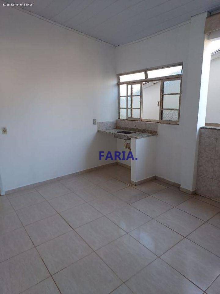 Casa à venda com 4 quartos, 131m² - Foto 11