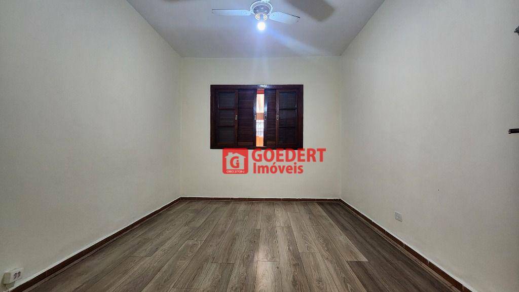 Casa para alugar com 1 quarto, 80m² - Foto 5