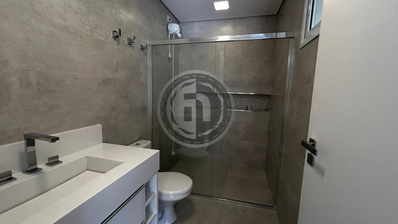 Casa de Condomínio para alugar com 3 quartos, 300m² - Foto 5