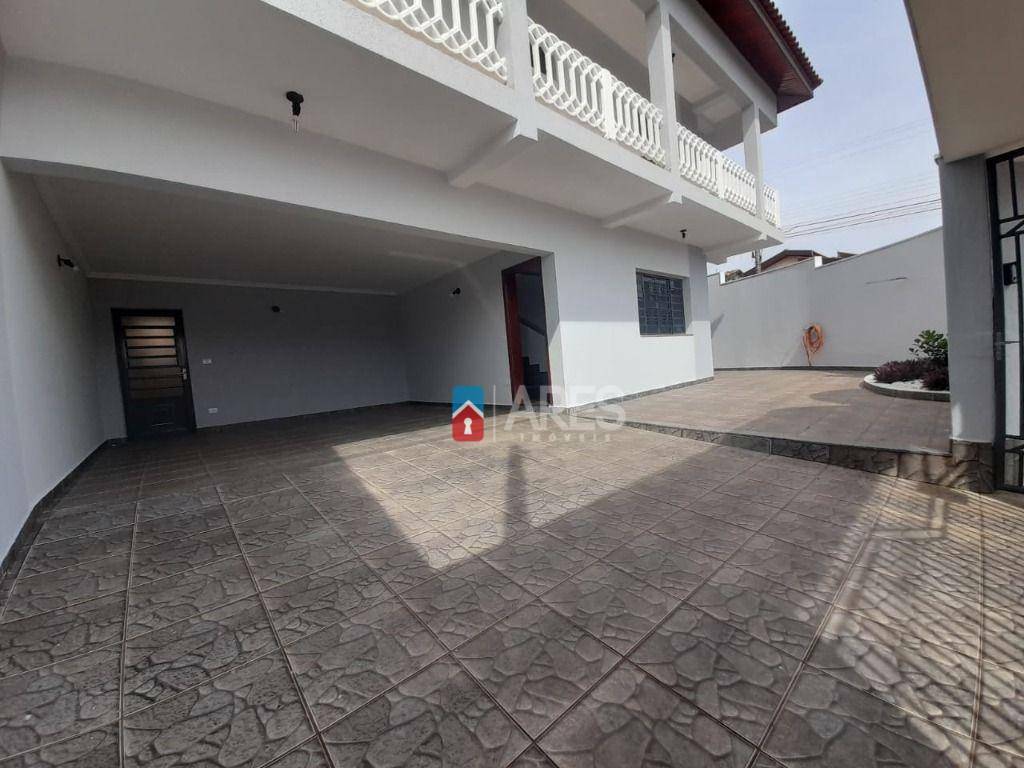 Casa para alugar com 3 quartos, 190m² - Foto 1