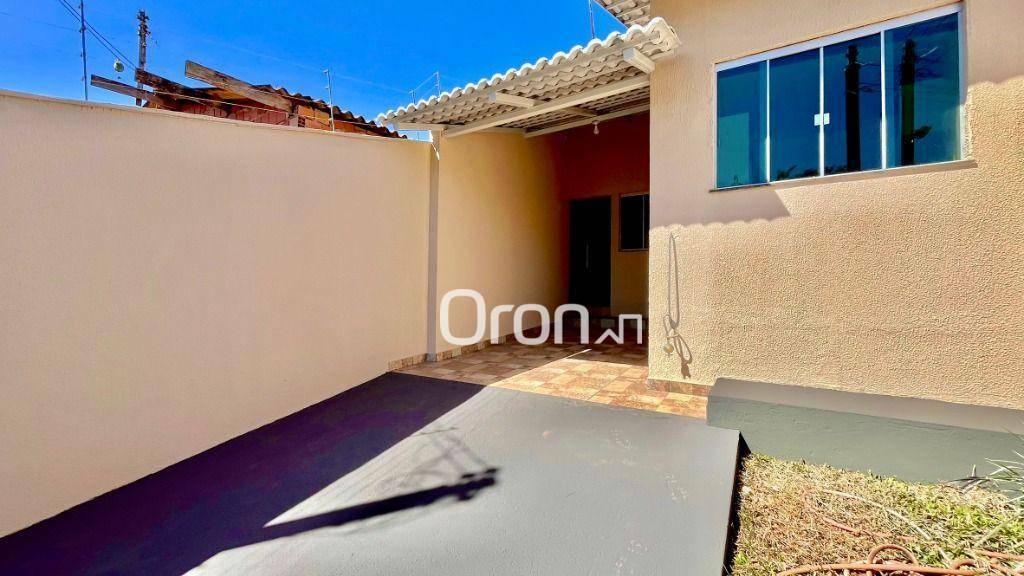 Casa à venda com 2 quartos, 74m² - Foto 2