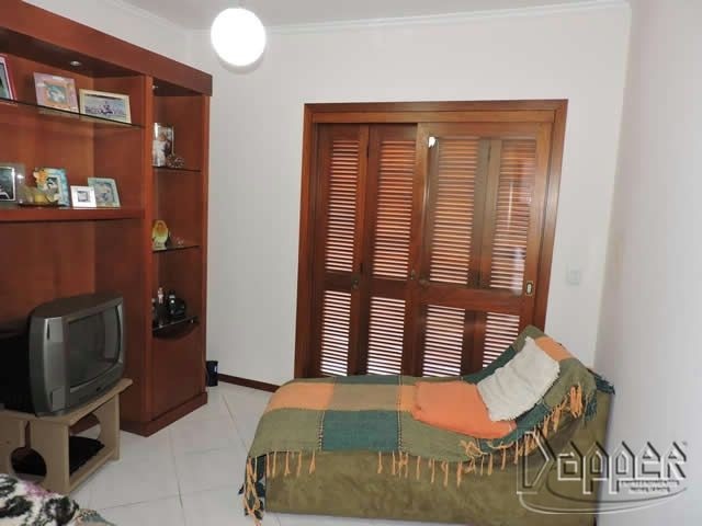 Casa à venda com 3 quartos, 240m² - Foto 9