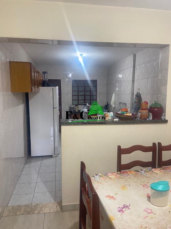 Casa à venda com 3 quartos, 140m² - Foto 1