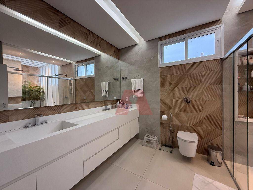 Casa de Condomínio para alugar com 5 quartos, 406m² - Foto 19
