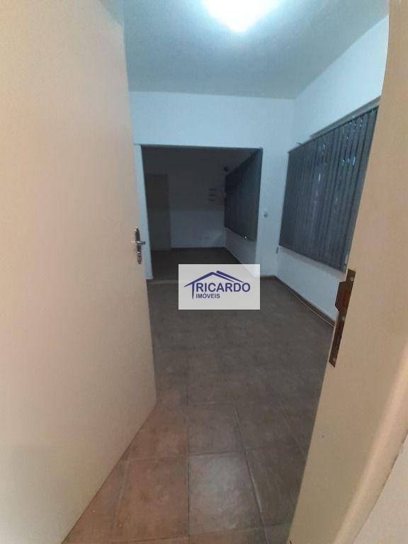 Casa para alugar com 4 quartos, 240m² - Foto 43