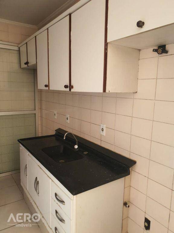 Apartamento à venda com 3 quartos, 66m² - Foto 2