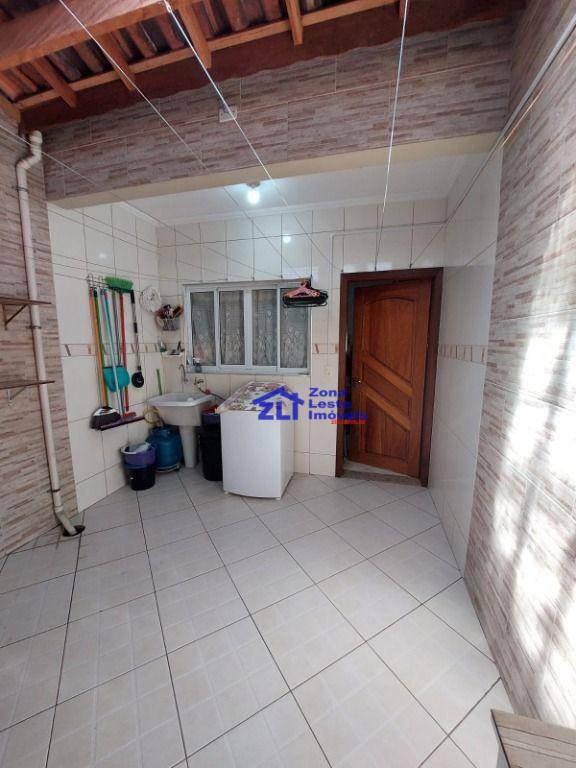 Sobrado à venda com 2 quartos, 125m² - Foto 4