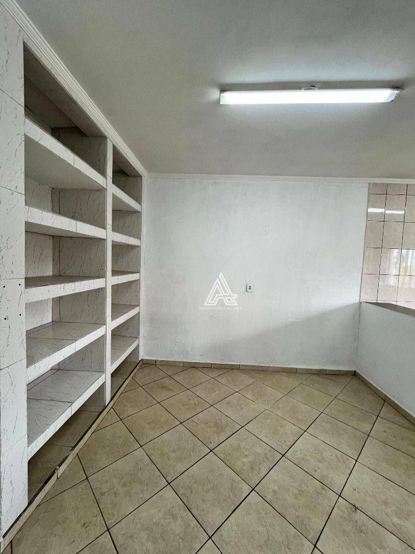 Casa para alugar com 6 quartos, 200m² - Foto 31