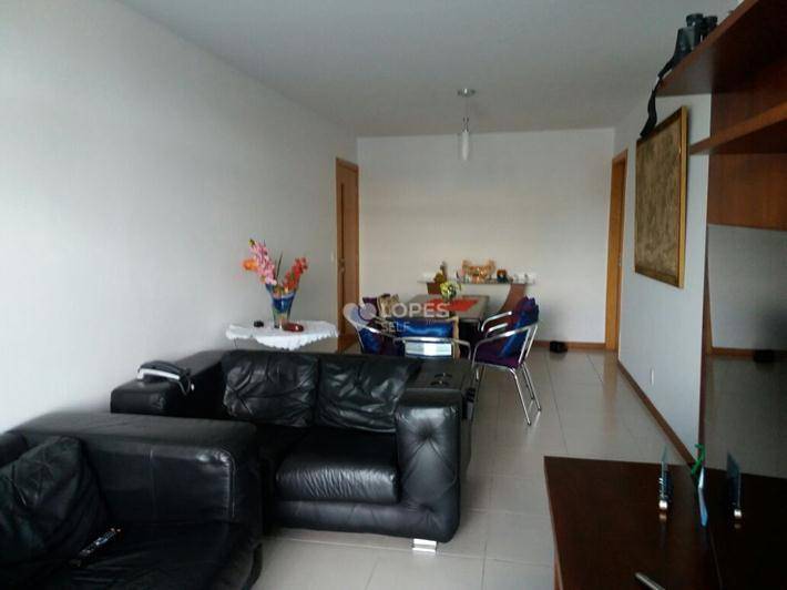 Apartamento à venda com 3 quartos, 130m² - Foto 2
