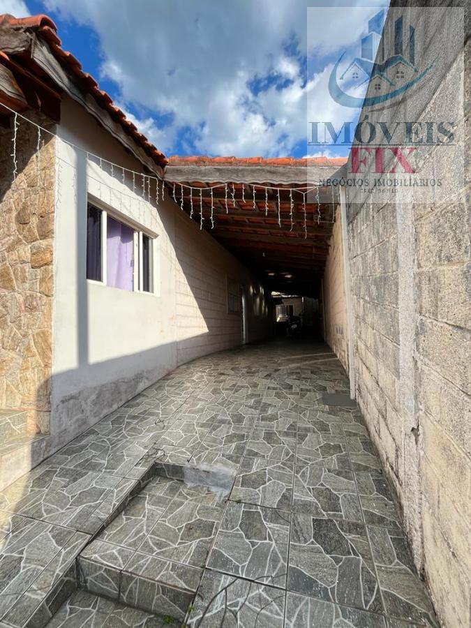 Casa à venda com 4 quartos, 218m² - Foto 2