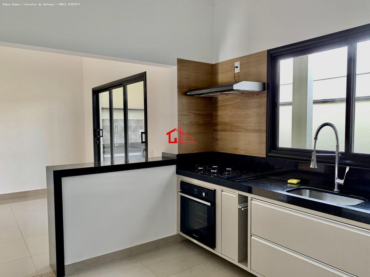 Casa de Condomínio à venda com 3 quartos, 170m² - Foto 2