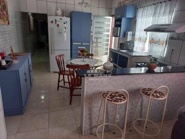 Casa à venda com 3 quartos, 250m² - Foto 8