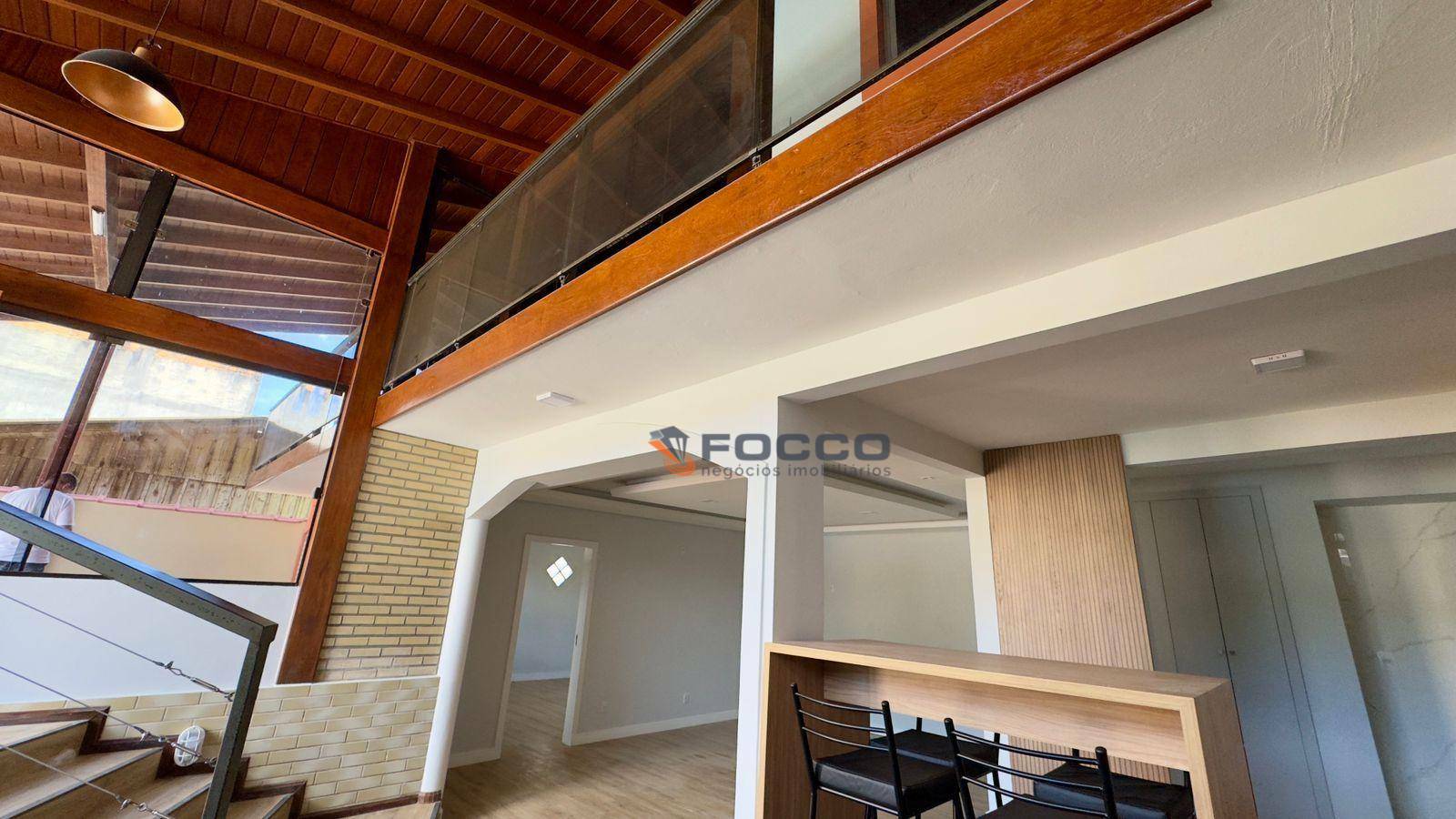 Casa à venda com 3 quartos, 200m² - Foto 14