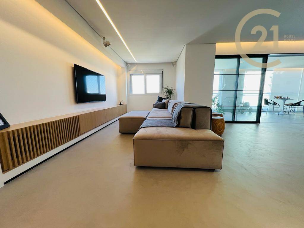 Apartamento à venda com 3 quartos, 241m² - Foto 1