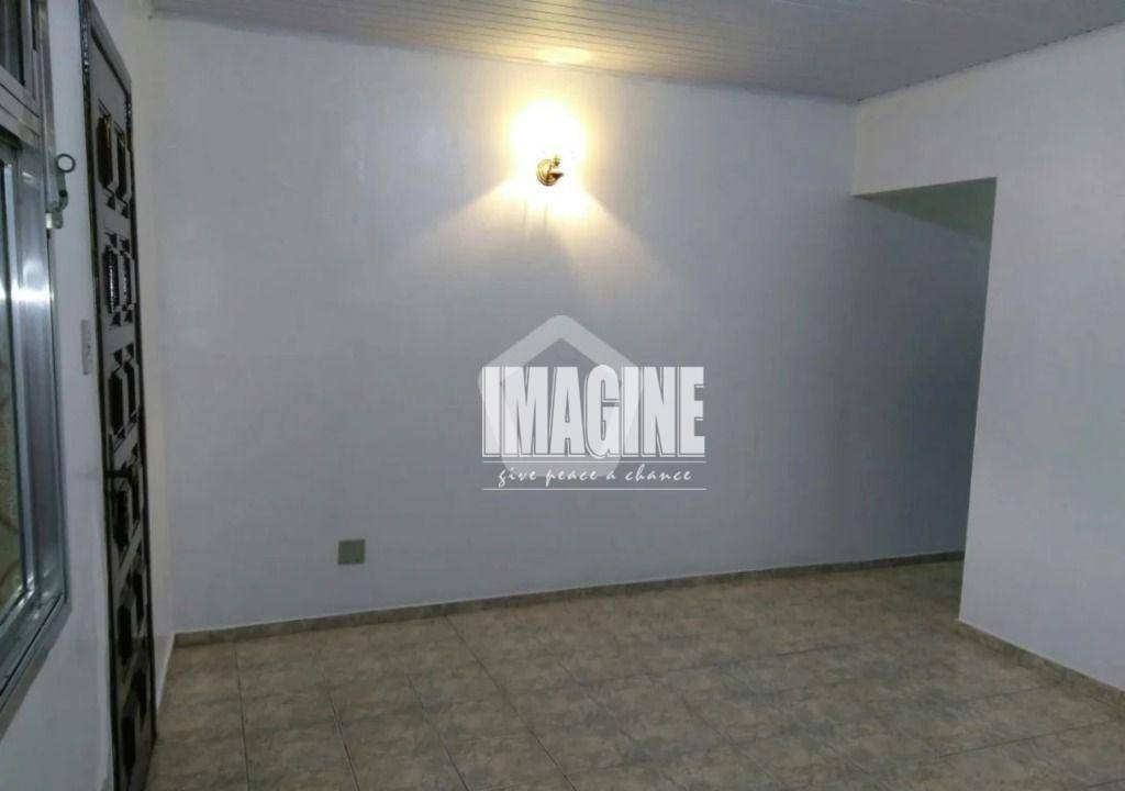 Casa à venda com 2 quartos, 215m² - Foto 2